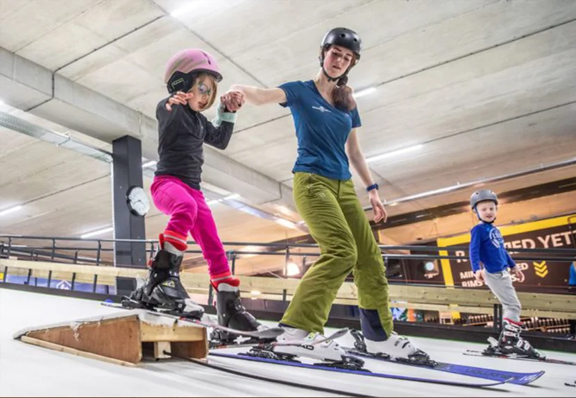 simulador ski mae e filha treinando